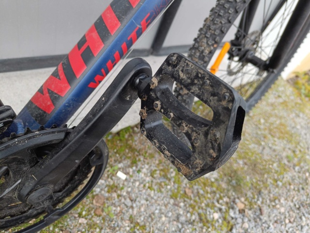 929351-18 Men's bike White Trainer