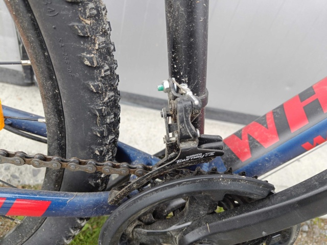 929351-20 Men's bike White Trainer