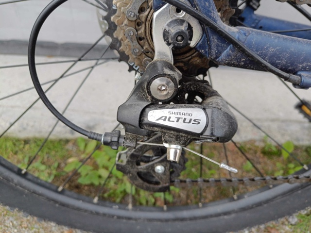 929351-22 Men's bike White Trainer