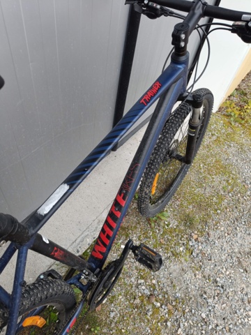 929351-28 Men's bike White Trainer