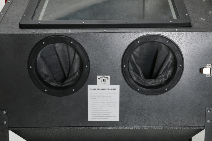 1102242-3 Blasting cabinet