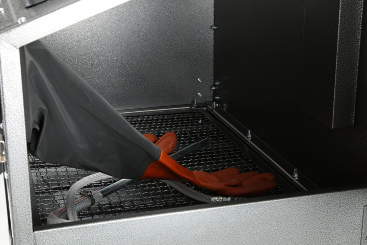 1102242-4 Blasting cabinet