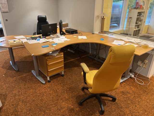 919699-1 Electric desks, office chairs, lamps, lamps, etc