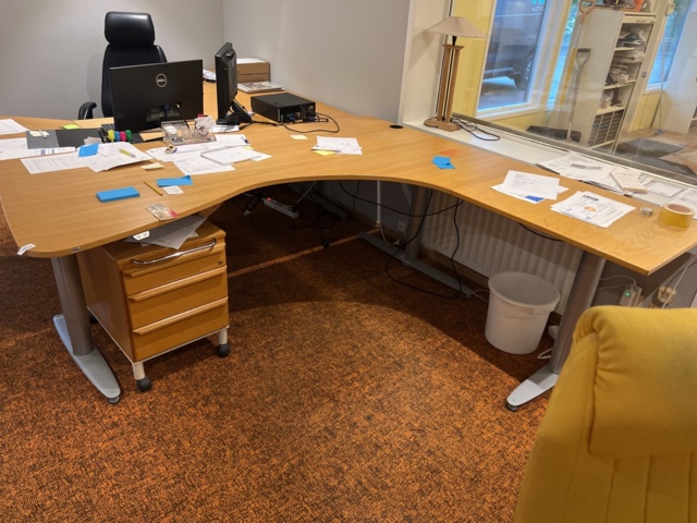 919699-4 Electric desks, office chairs, lamps, lamps, etc