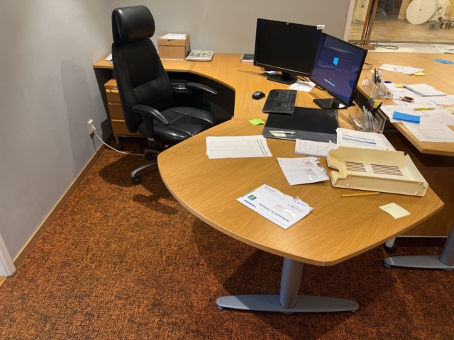 919699-5 Electric desks, office chairs, lamps, lamps, etc