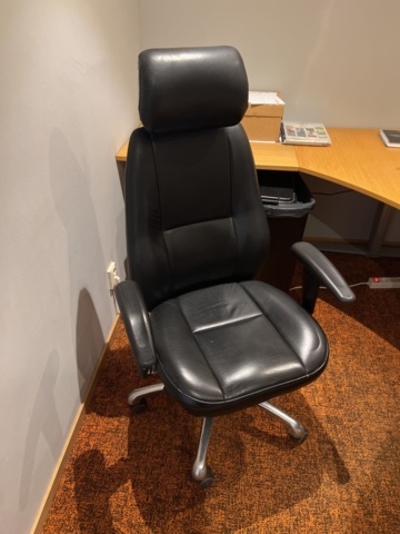 919699-8 Electric desks, office chairs, lamps, lamps, etc
