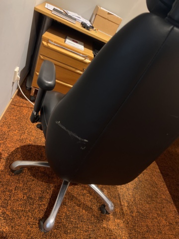 919699-9 Electric desks, office chairs, lamps, lamps, etc