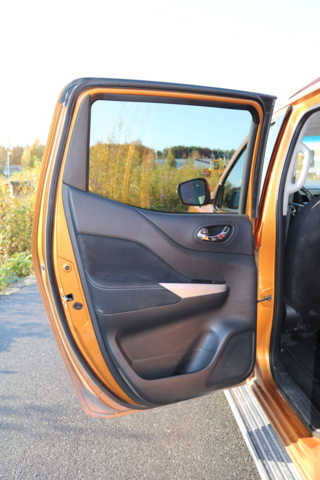 998808-64 Nissan Navara Double Cab 2.3 dCi 4WD - 2016