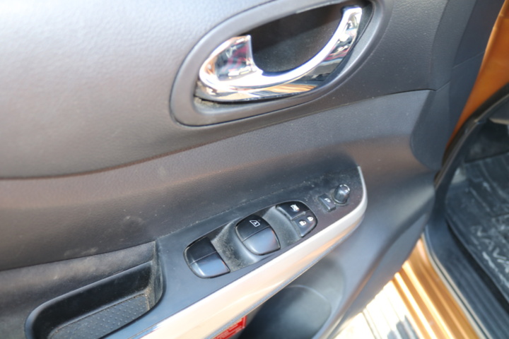 998808-71 Nissan Navara Double Cab 2.3 dCi 4WD - 2016