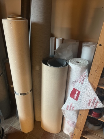 919709-7 Stock of floor mats, welding wire, parquet flooring, tools and accessories