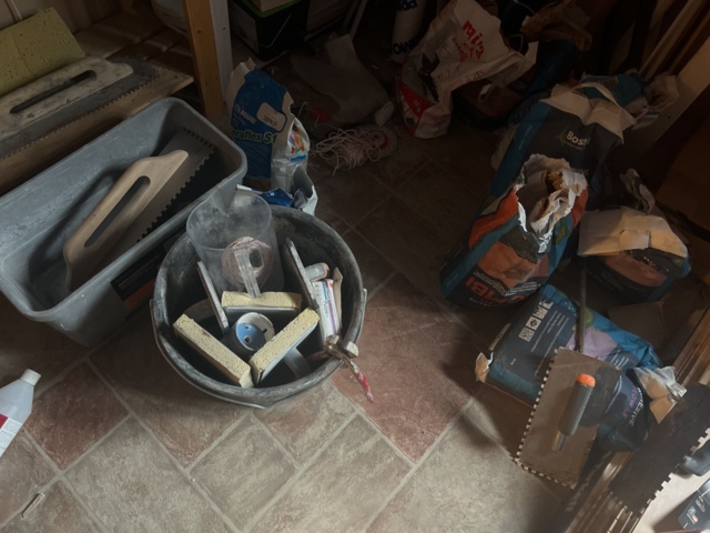 919709-15 Stock of floor mats, welding wire, parquet flooring, tools and accessories