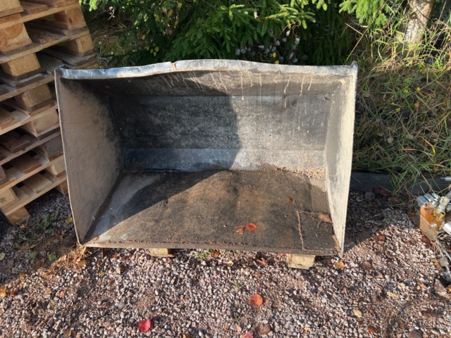 897532-8 Trim loader 1210 with bucket