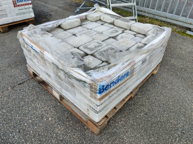 1088142-1 Marksten Benders Labyrinth Antique Solid Stone Gray 210x140x60mm (approx. 5.8 m2)