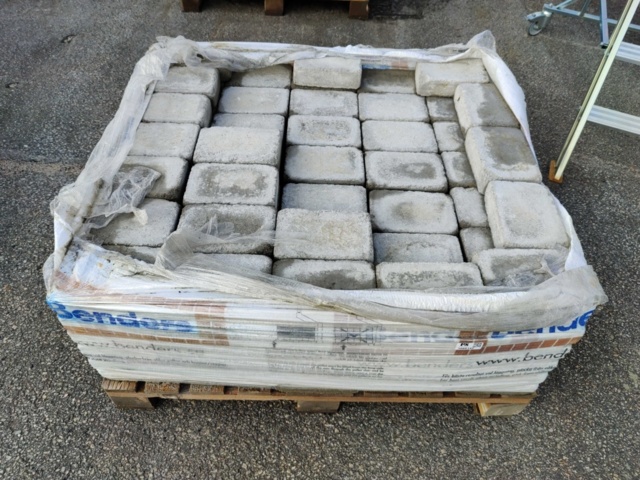 1088142-2 Marksten Benders Labyrinth Antique Solid Stone Gray 210x140x60mm (approx. 5.8 m2)