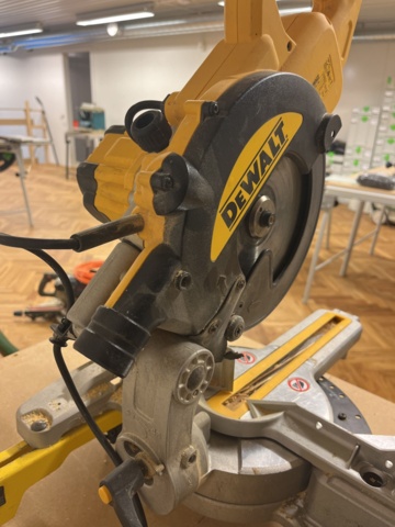 1078398-5 Kap & Gersåg Dewalt DWS773 -QS inkl Sågbord DE7033-XJ