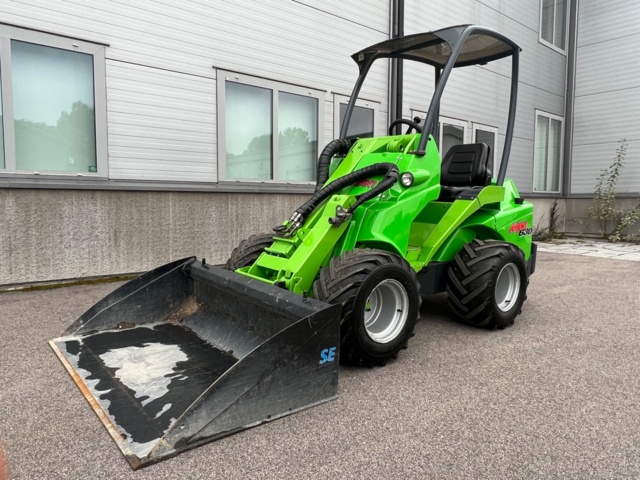 1102695-1 Compact loader Avant 630