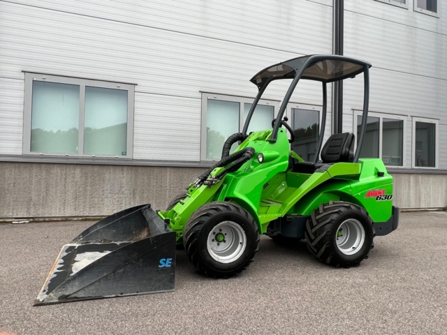 1102695-2 Compact loader Avant 630