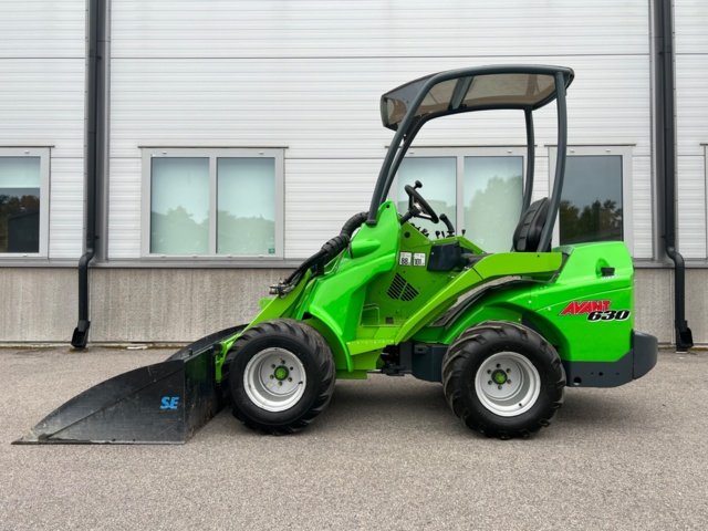 1102695-3 Compact loader Avant 630