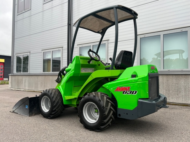 1102695-4 Compact loader Avant 630