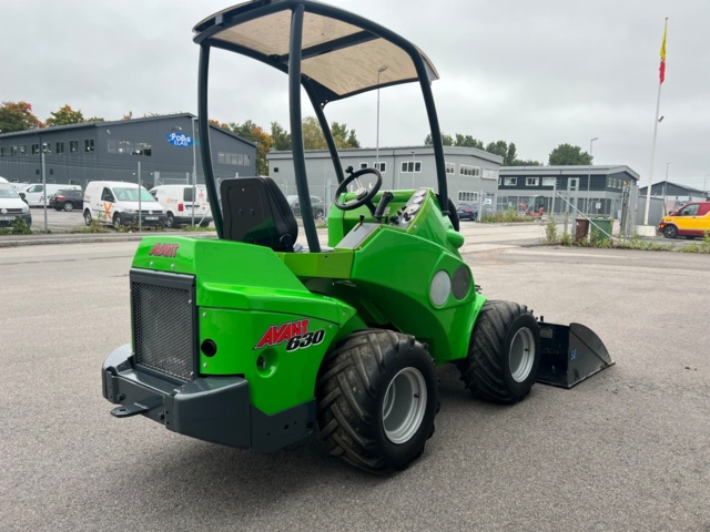 1102695-7 Compact loader Avant 630