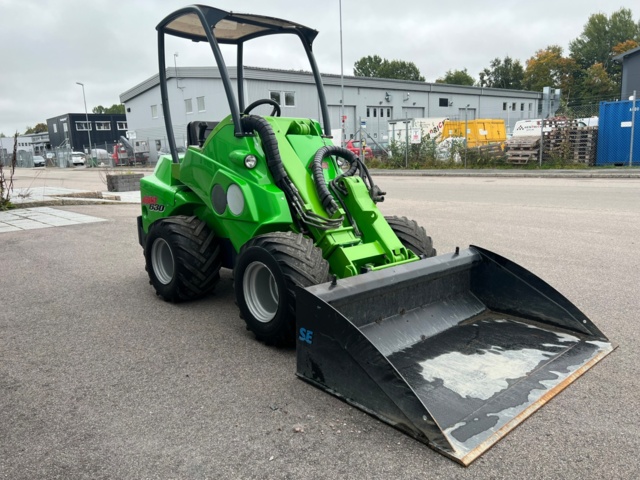 1102695-8 Compact loader Avant 630