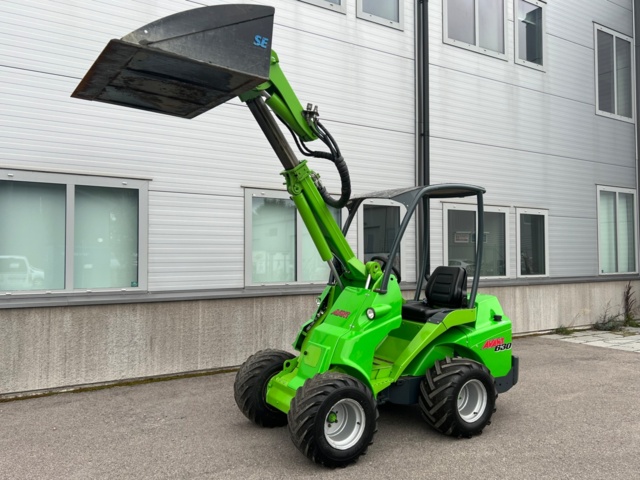 1102695-14 Compact loader Avant 630