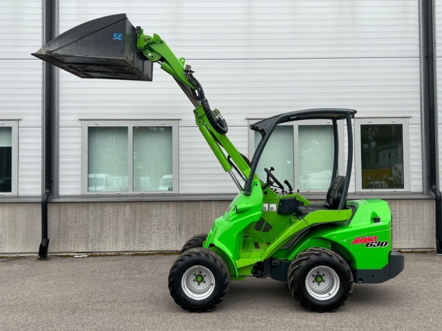 1102695-15 Compact loader Avant 630