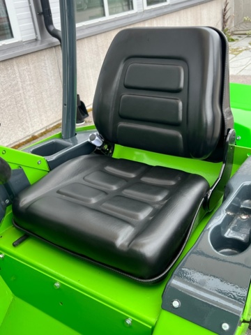 1102695-20 Compact loader Avant 630