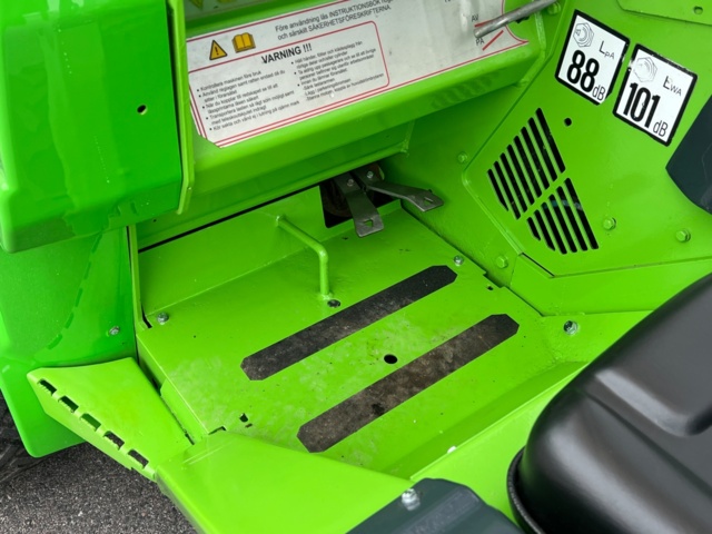 1102695-21 Compact loader Avant 630