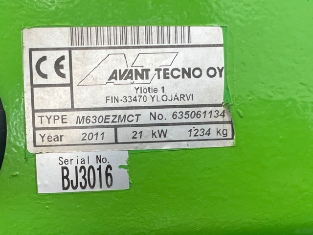 1102695-25 Compact loader Avant 630