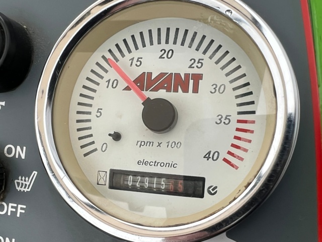 1102695-22 Compact loader Avant 630