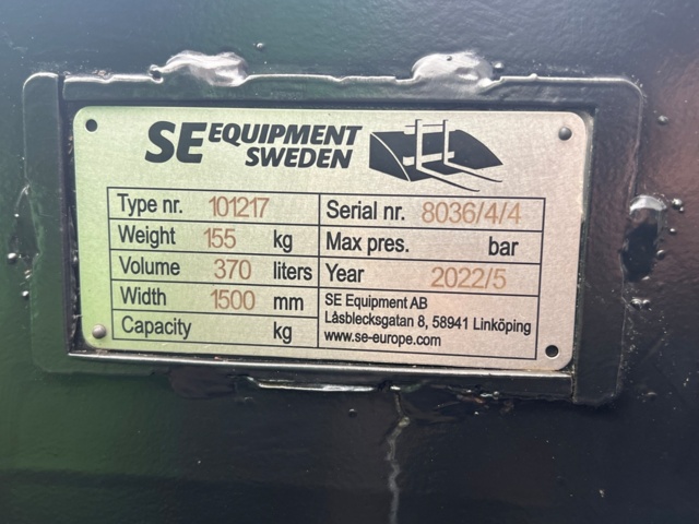 1102695-24 Compact loader Avant 630