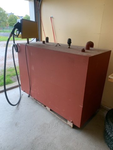 1036776-2 Fuel tank with pump 1000 liters