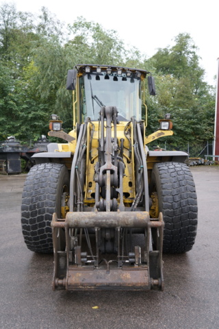 1103580-10 Loader Volvo L90E - 2002