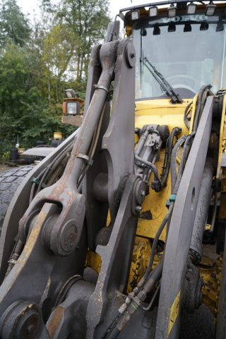 1103580-13 Loader Volvo L90E - 2002