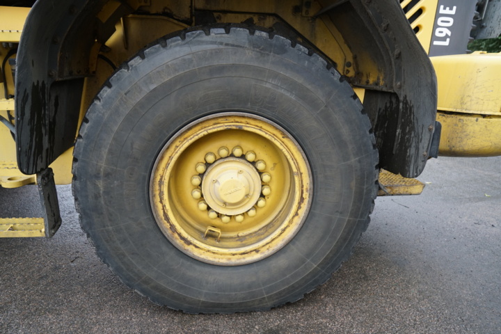 1103580-20 Loader Volvo L90E - 2002