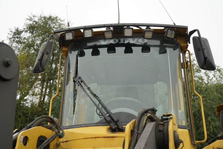 1103580-27 Loader Volvo L90E - 2002