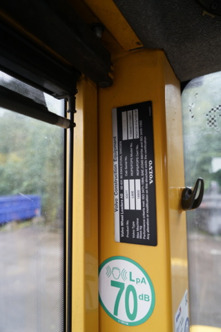 1103580-35 Loader Volvo L90E - 2002