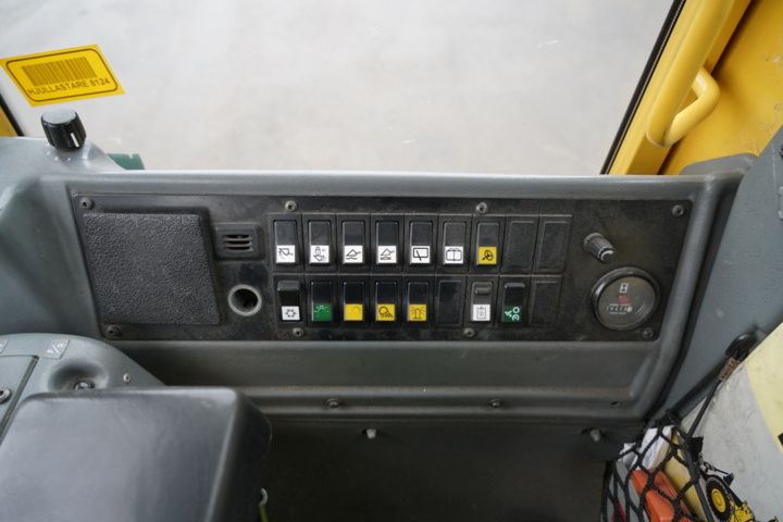 1103580-37 Loader Volvo L90E - 2002