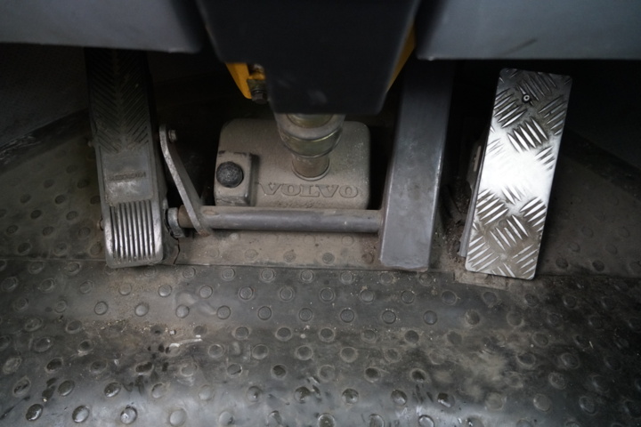 1103580-38 Loader Volvo L90E - 2002