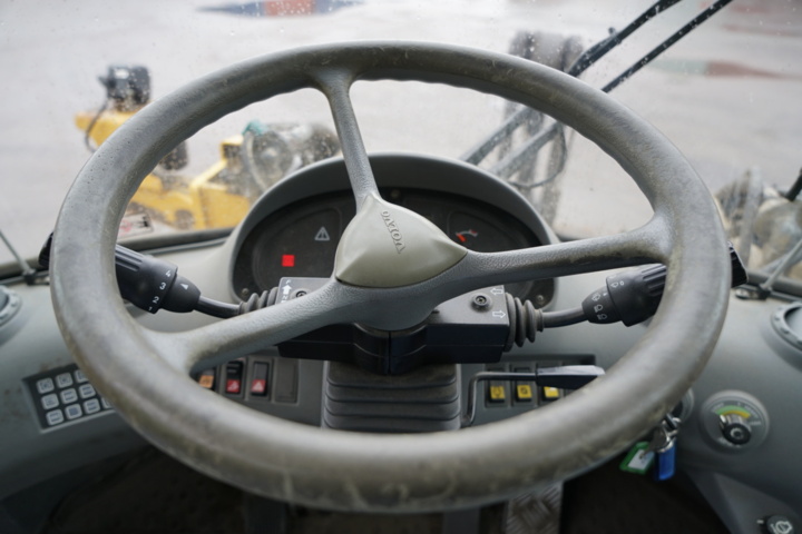 1103580-40 Loader Volvo L90E - 2002