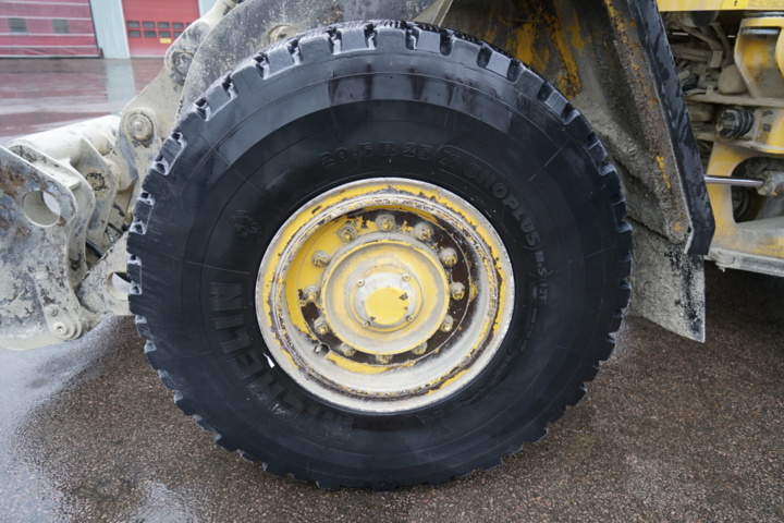 1103581-15 Loader Volvo L90C - 1996