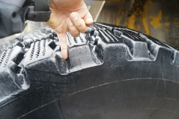 1103581-16 Loader Volvo L90C - 1996