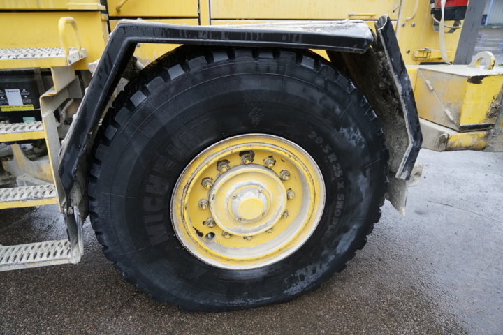 1103581-17 Loader Volvo L90C - 1996