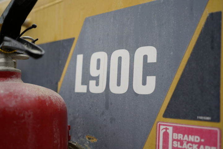 1103581-28 Loader Volvo L90C - 1996