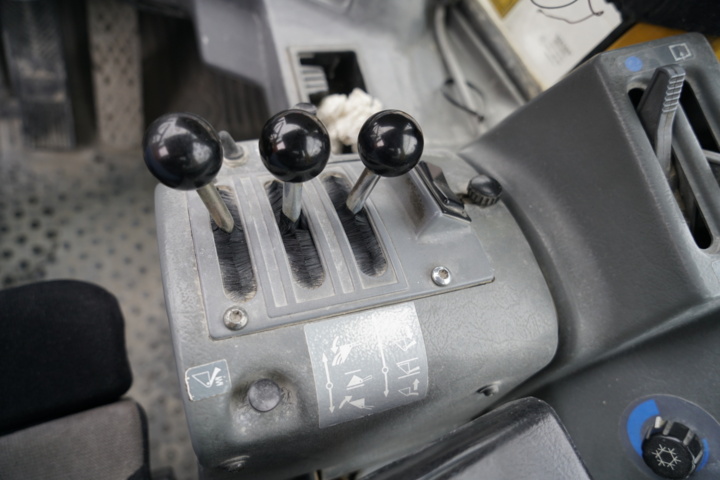 1103581-35 Loader Volvo L90C - 1996