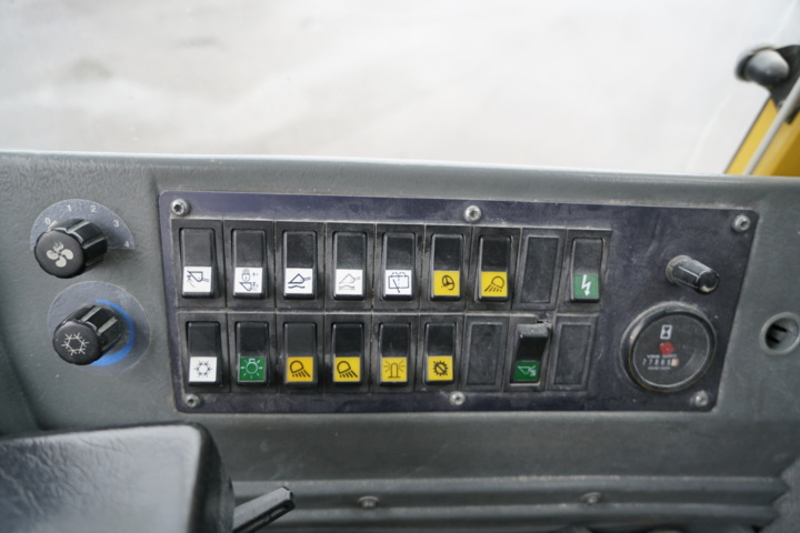 1103581-36 Loader Volvo L90C - 1996