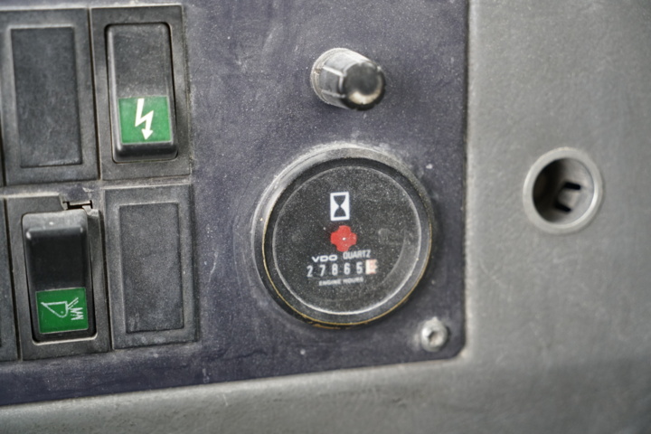 1103581-37 Loader Volvo L90C - 1996