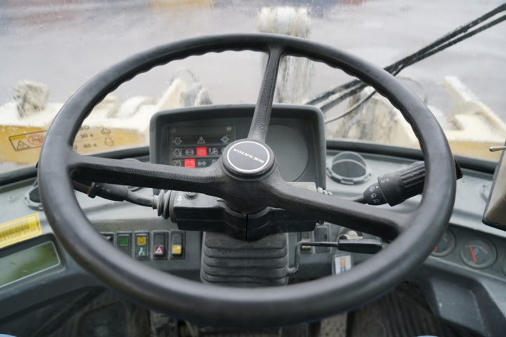 1103581-42 Loader Volvo L90C - 1996