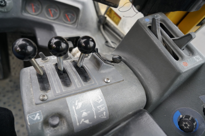 1103581-45 Loader Volvo L90C - 1996